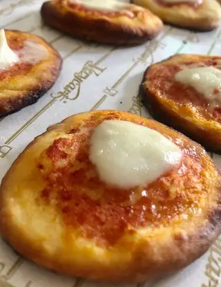 Ricetta Pizzette al pomodoro e mozzarella di lafrappyfacose