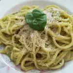 Ricetta Spaghetti crema di zucchine e basilico.
