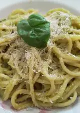 Ricetta Spaghetti crema di zucchine e basilico.