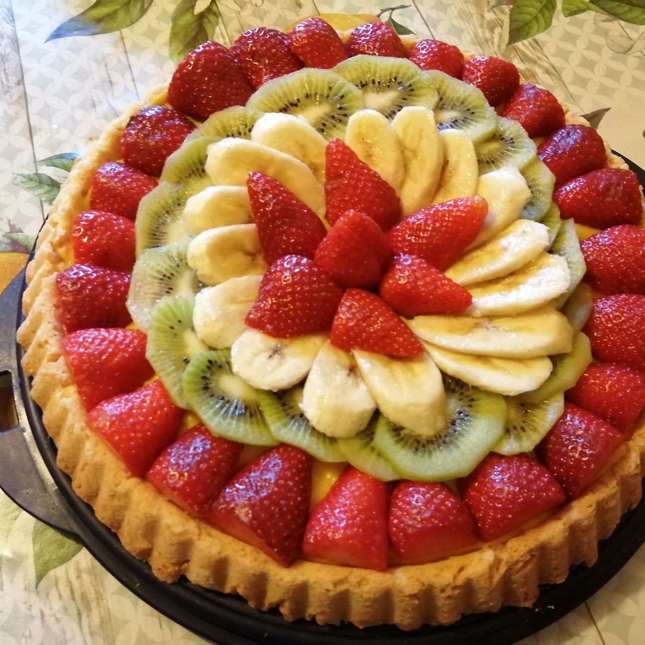 Crostata con crema pasticcera e frutta fresca