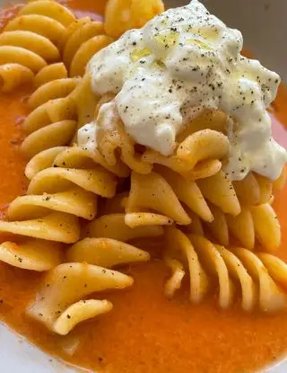 Ricetta Pasta fredda al gazpacho e stracciatella di burrata di gessi_in_cucina