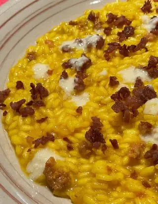 Ricetta Risotto allo zafferano con salsiccia croccante e crema di parmigiano di gessi_in_cucina