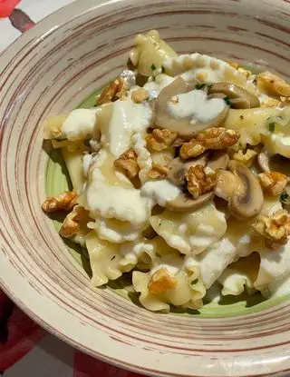 Ricetta Pasta con funghi champignons e fonduta di taleggio di gessi_in_cucina