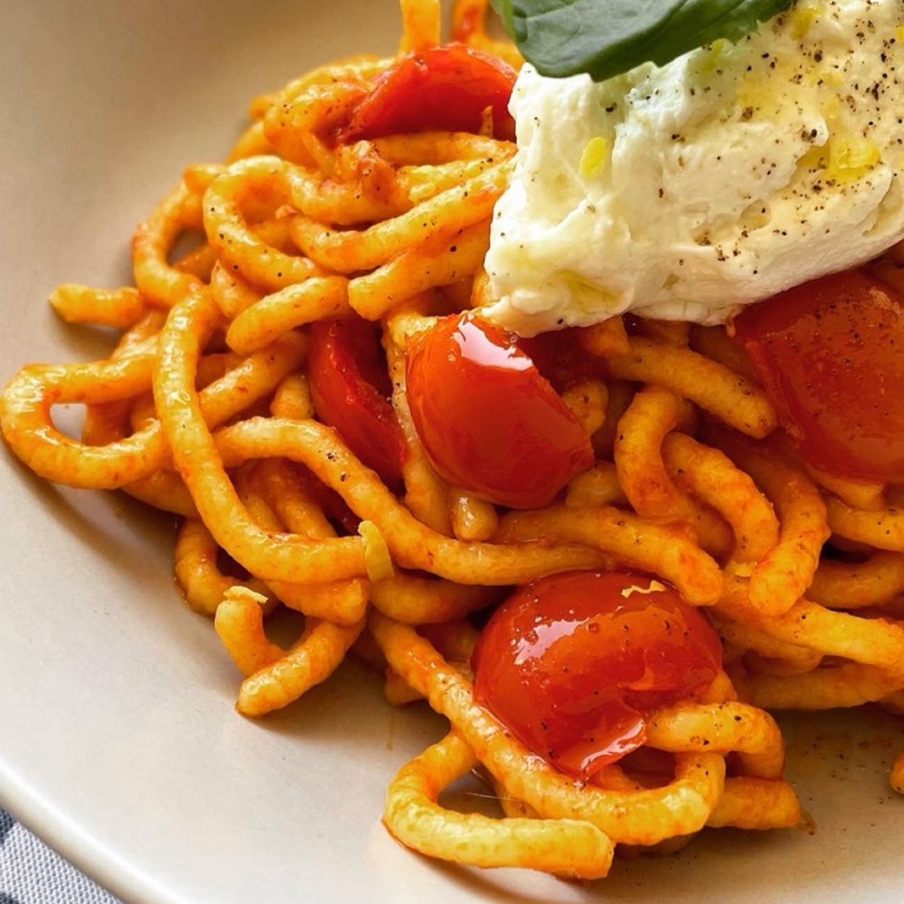 Bigoli con pomodorini datterini e ricotta