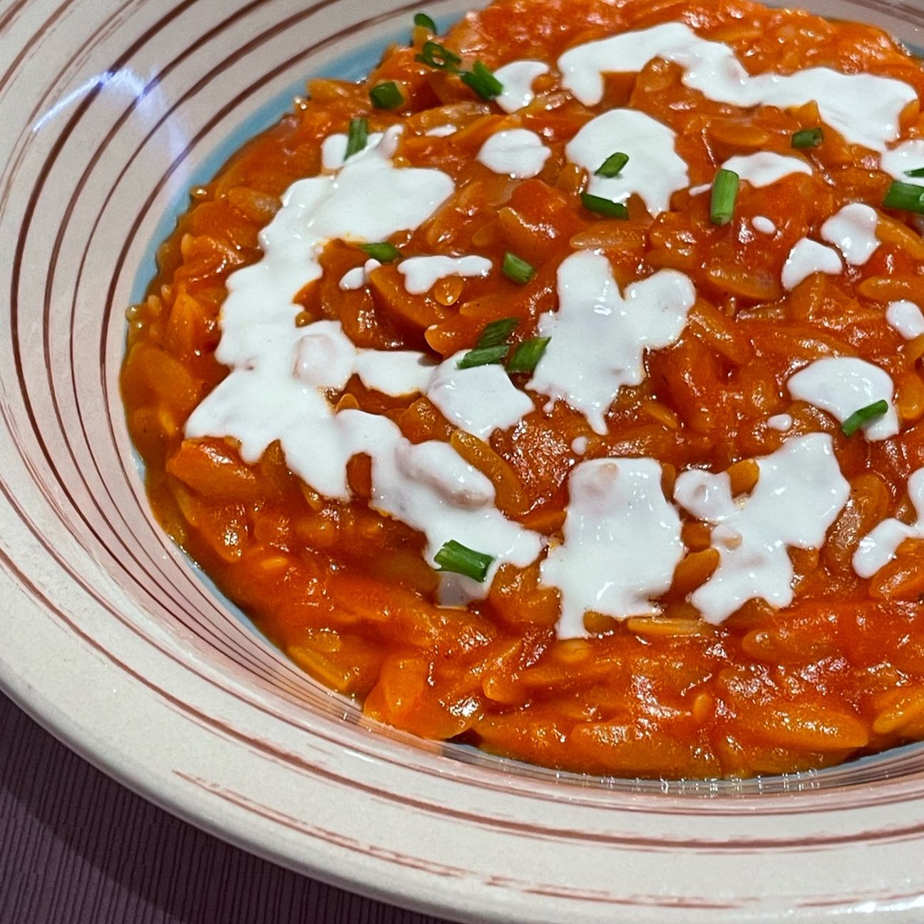 Risoni al pomodoro con fonduta di parmigiano