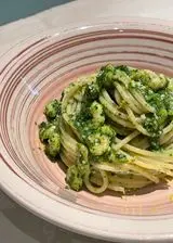 Ricetta Spaghetti con pesto di rucola e gamberetti