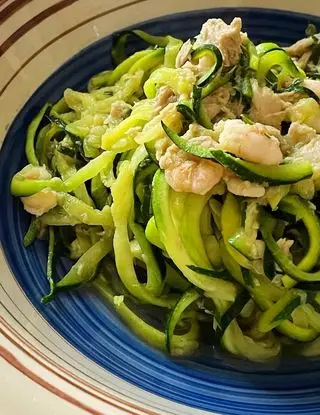 Ricetta Spaghetti di zucchine con gamberetti e tonno di gessi_in_cucina