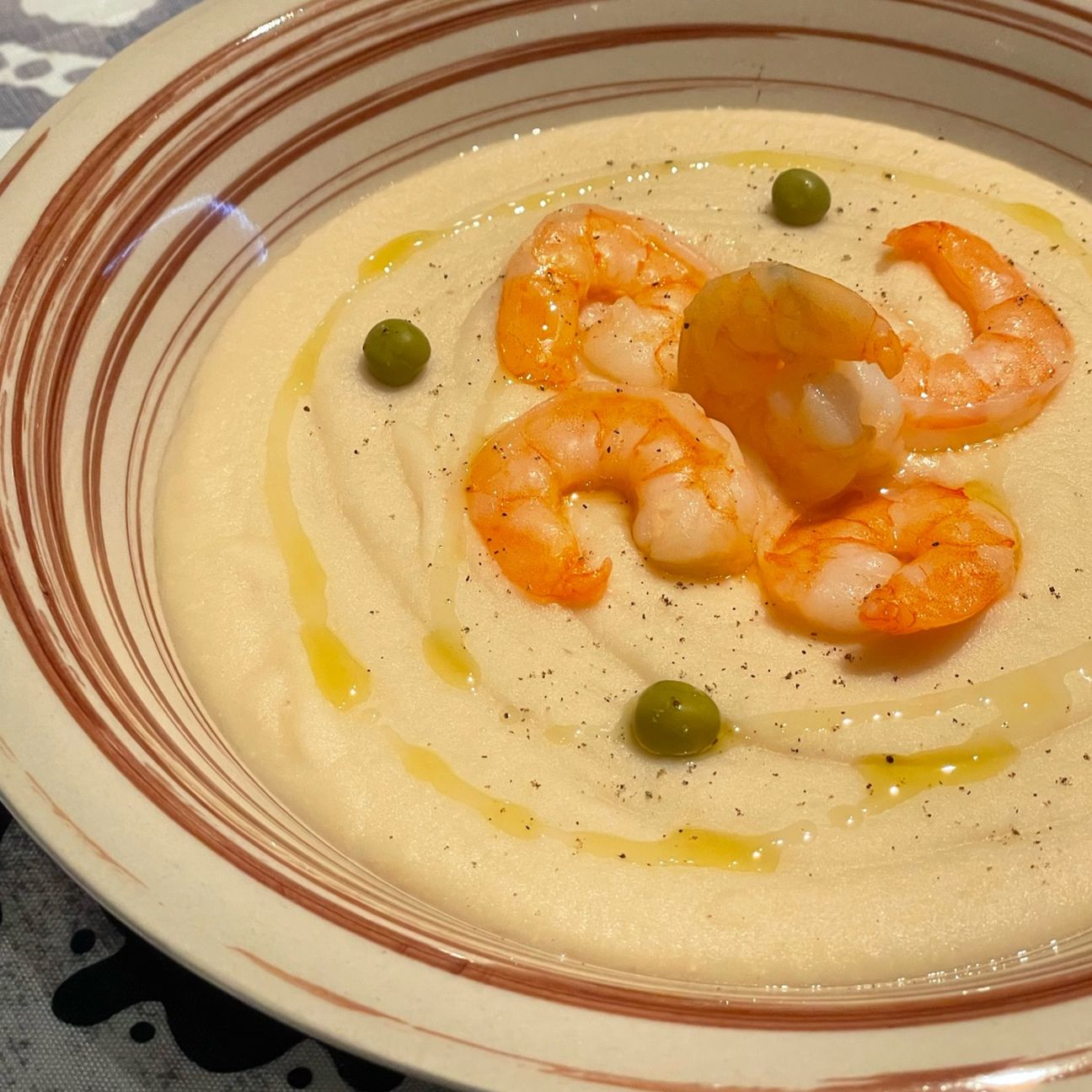 Vellutata di fagioli cannellini con gamberi