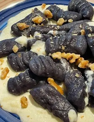Ricetta Gnocchi di patate viola con fonduta di taleggio e noci di gessi_in_cucina
