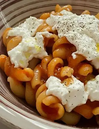 Ricetta Pasta con crema di peperoni arrostiti e burrata di gessi_in_cucina