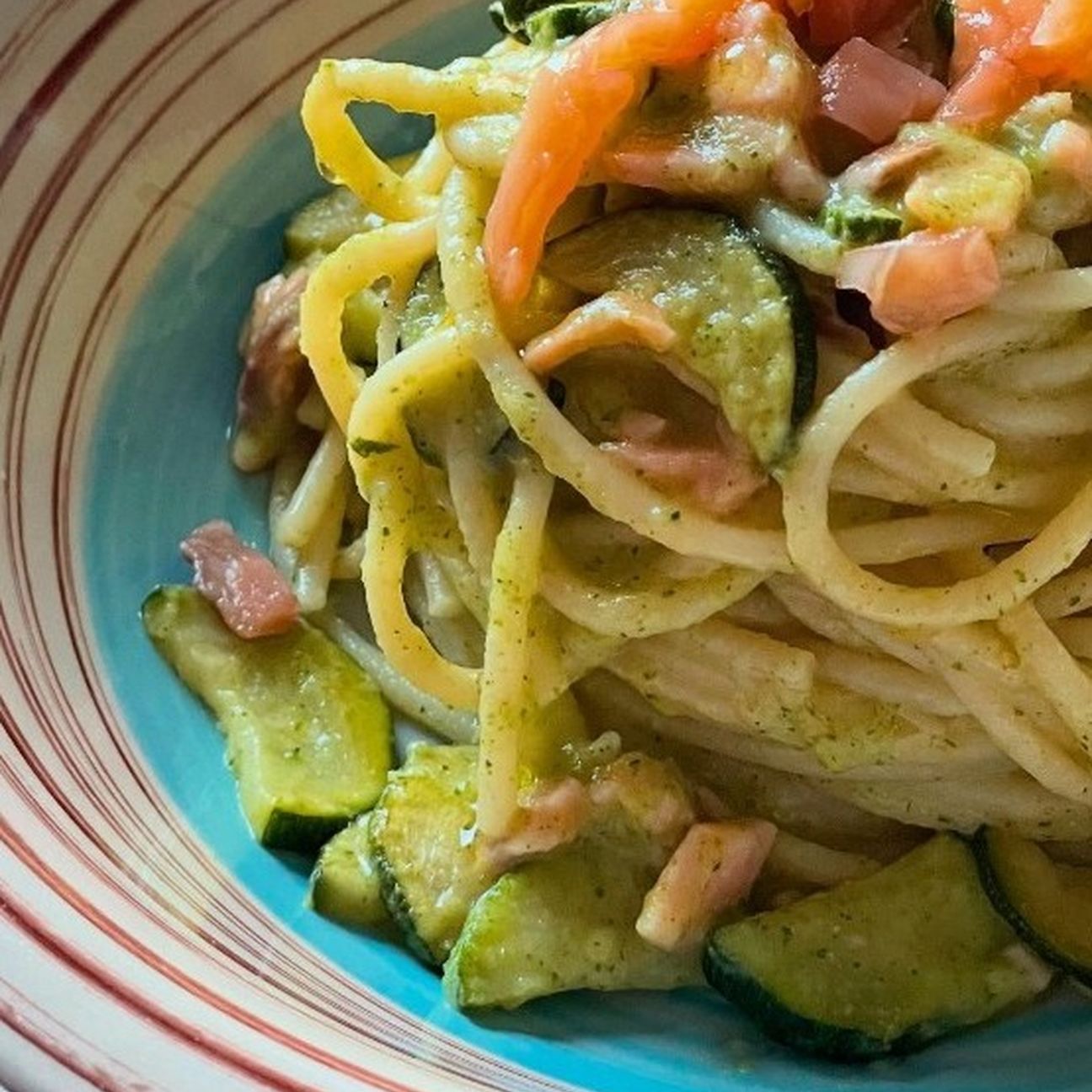 Spaghetti zucchine e salmone