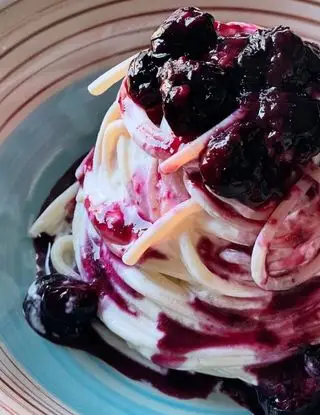 Ricetta Spaghetti cremosi con Philadelphia e mirtilli di gessi_in_cucina
