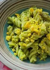 Ricetta Fusilli con crema di avocado e tuorlo sbriciolato