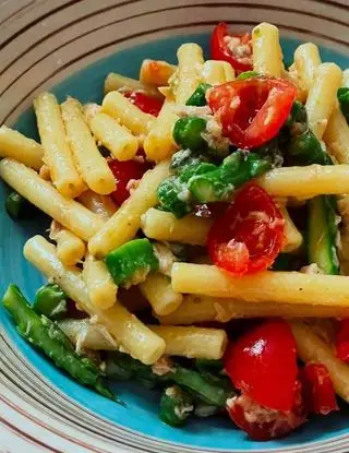 Ricetta Pasta fredda con asparagi croccanti, tonno e pomodorini di gessi_in_cucina