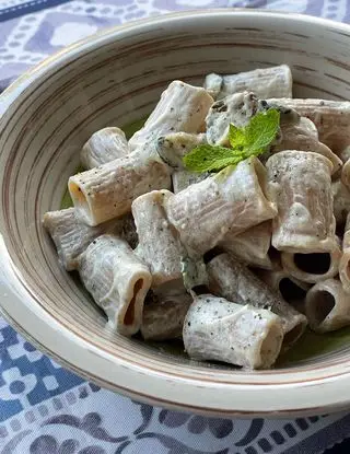 Ricetta Mezze maniche integrali con crema di ricotta alla menta e zucchine di gessi_in_cucina