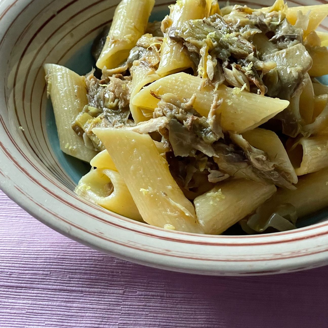 Pennoni carciofi e sgombro