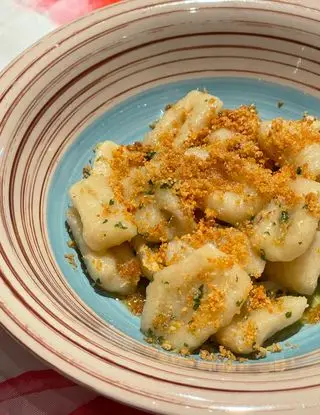 Ricetta Gnocchi di cavolfiore con burro, alici e pangrattato al peperoncino di gessi_in_cucina