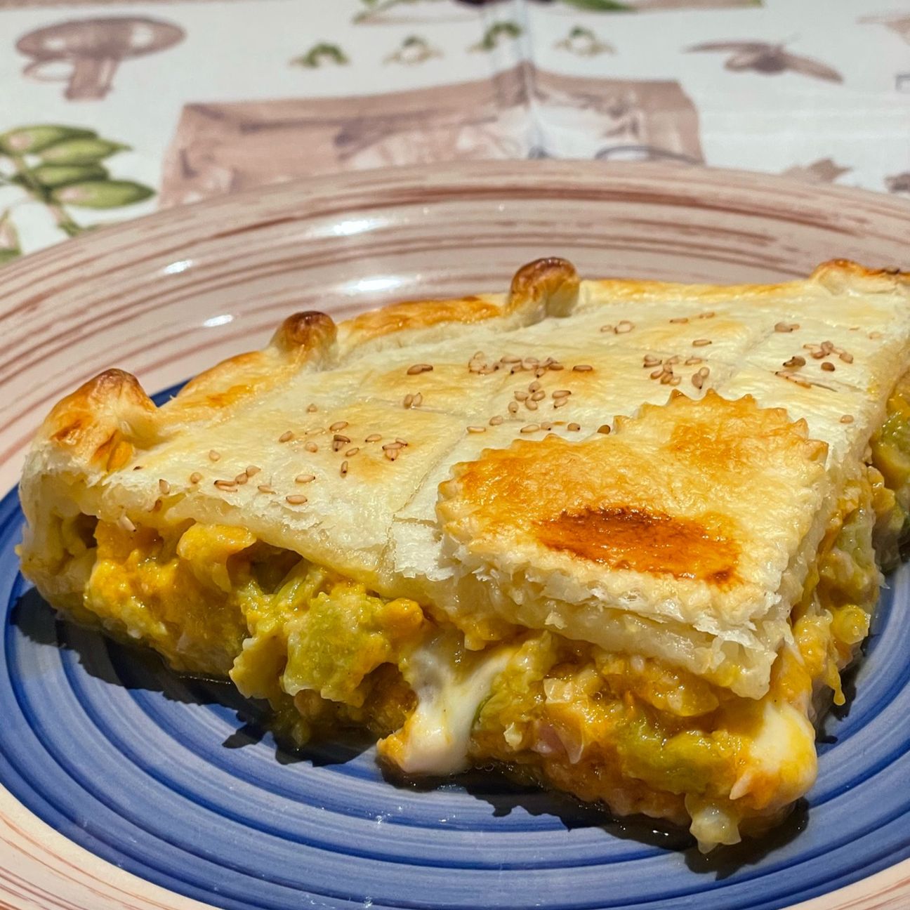 Torta salata con verze, zucca e salsiccia
