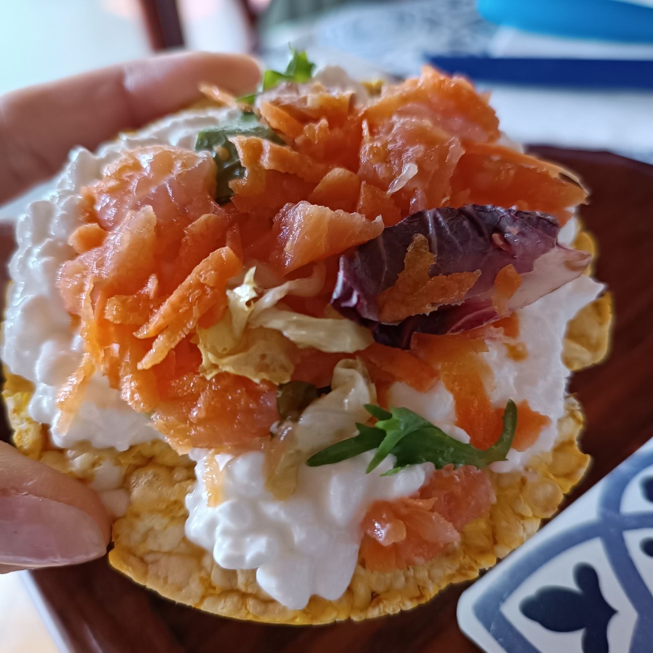 Gallette di mais con salmone e fiocchi di latte