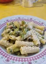 Ricetta Tortiglioni con asparagi, pancetta e crema di pecorino