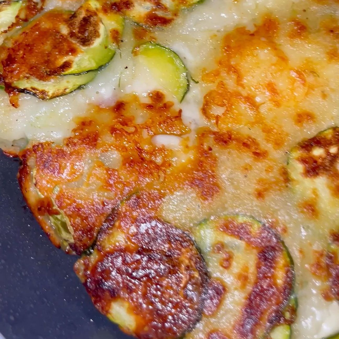 Schiacciatina di zucchine e formaggio