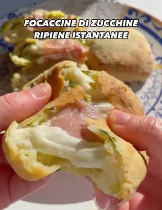 Ricetta Focaccine di zucchine ripiene istantanee di ilmiopiattoacolori