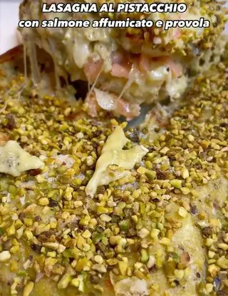 Ricetta Lasagna al pistacchio con salmone affumicato e provola di ilmiopiattoacolori