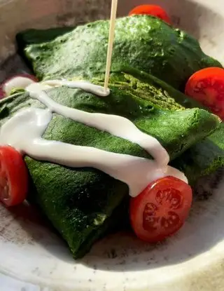 Ricetta Crêpe di spinaci con salmone affumicato e formaggio spalmabile di ilmiopiattoacolori