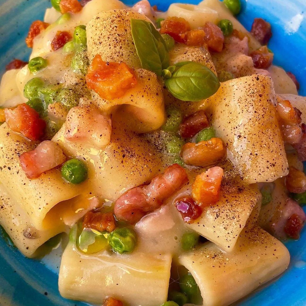 Pasta 6P con crem di patate, piselli, pancetta, parmigiano e pepe