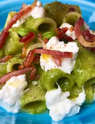 Ricetta Crema di broccoli, fiocchetti di stracciatella e speck croccante di ilmiopiattoacolori