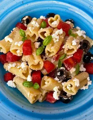 Ricetta Insalata di pasta fredda con anguria, feta e olive nere di ilmiopiattoacolori
