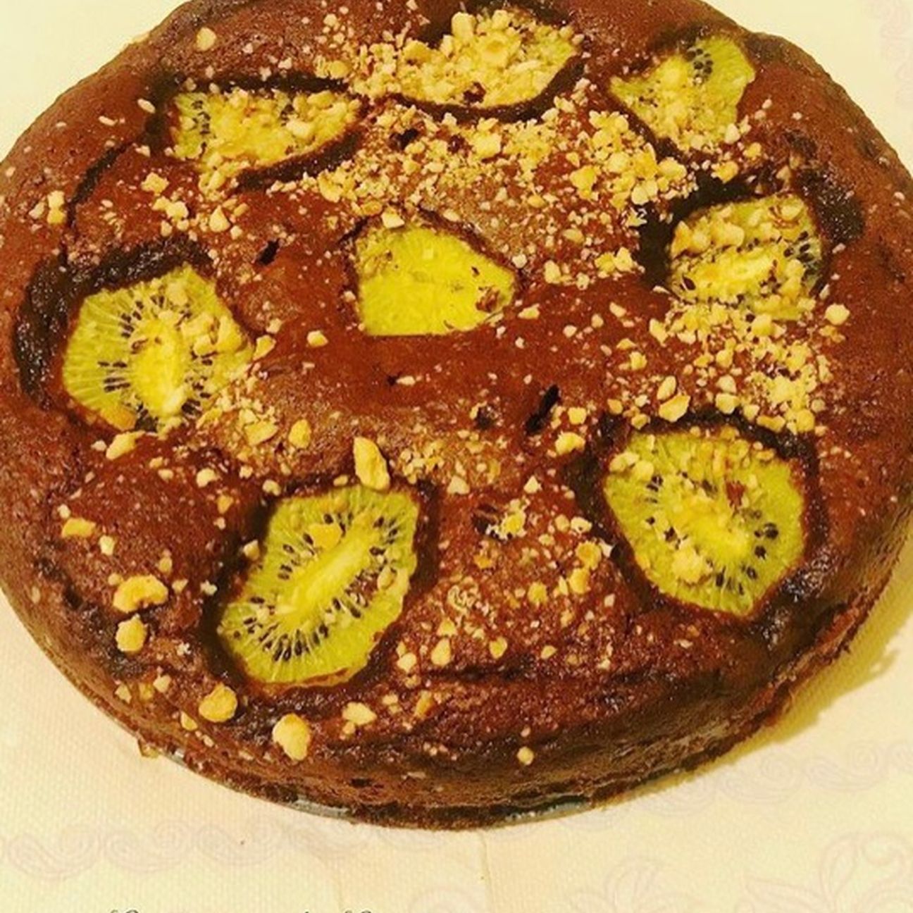 Torta light cioccolato fondente, nocciole e kiwi 🥝