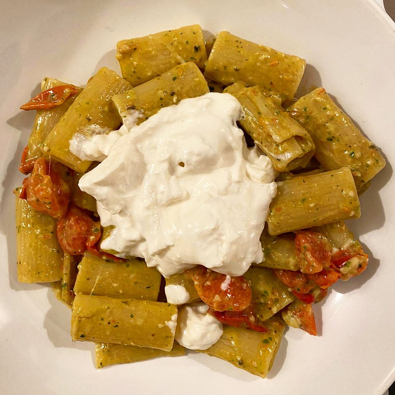 Pesto, pomodorini e burrata