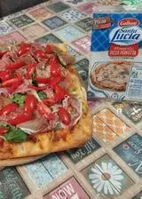 Ricetta Pizza con rucola, prosciutto crudo e pomodoro