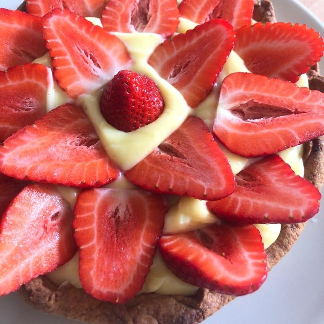 Crostata con crema pasticciera e fragole