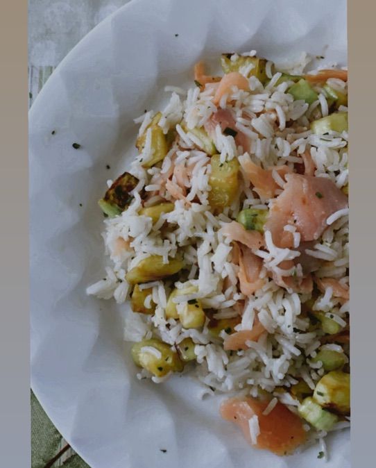 Riso basmati con zucchine e salmone affumicato