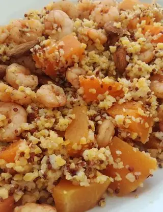 Ricetta Mix di mais e quinoa con zucca, gamberi scottati al timo, semi di sesamo e mandorle di antonella500