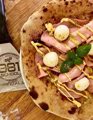 Ricetta Pizza al caffè e mortadella con polvere di pistacchio di 081schoolByGreetalia