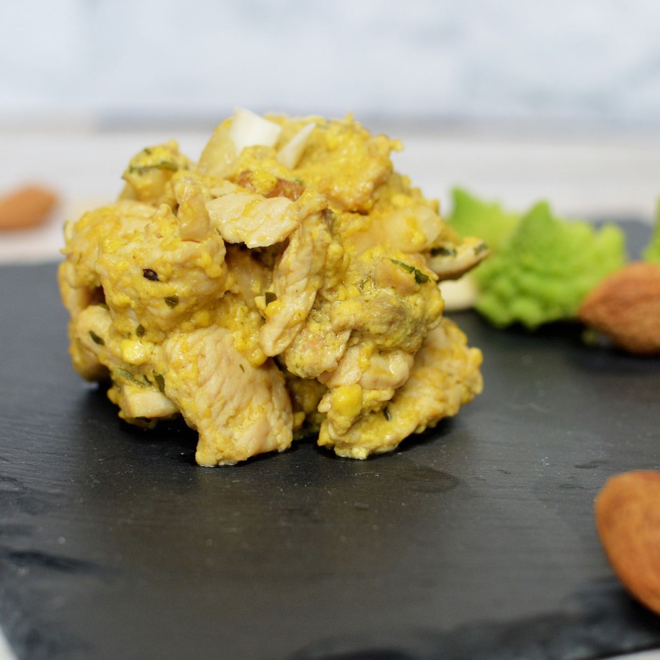 Petto di tacchino con funghi e mandorle