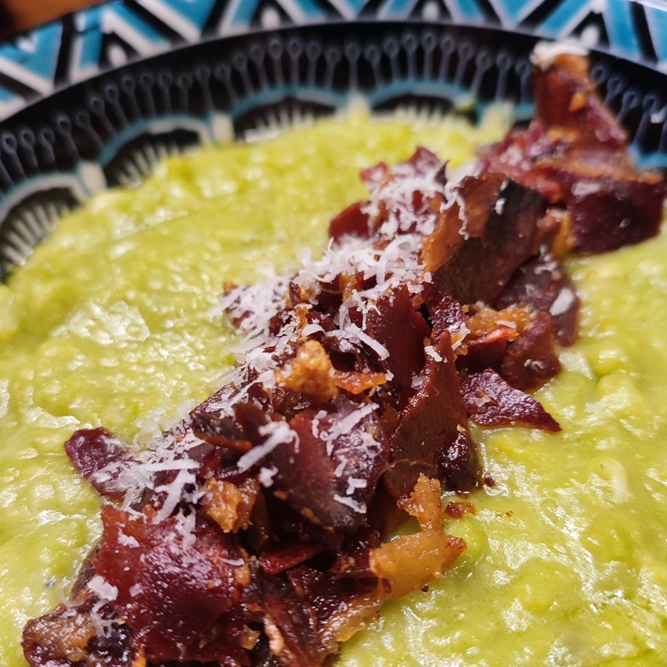 Crema di fave fresche, pecorino e Prosciutto crudo