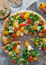 Ricetta Pizza con insalata di pomodorini e grana