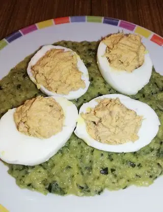 Ricetta Uova ripiene su un letto di crema di zucchine di rita.0