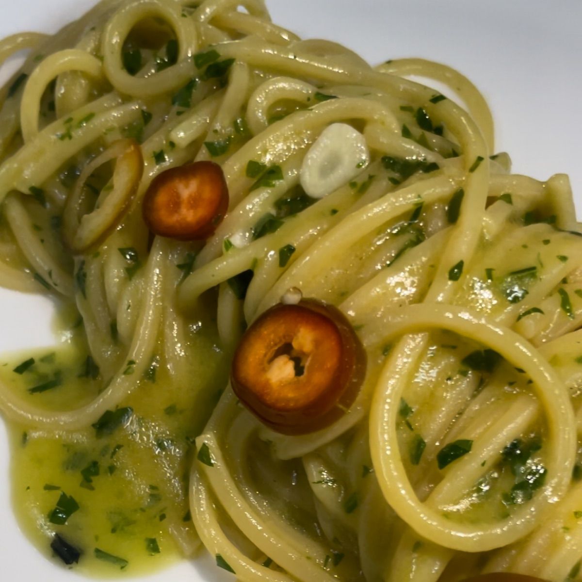 Spaghetto Garofalo , aglio olio e peperoncino calabrese