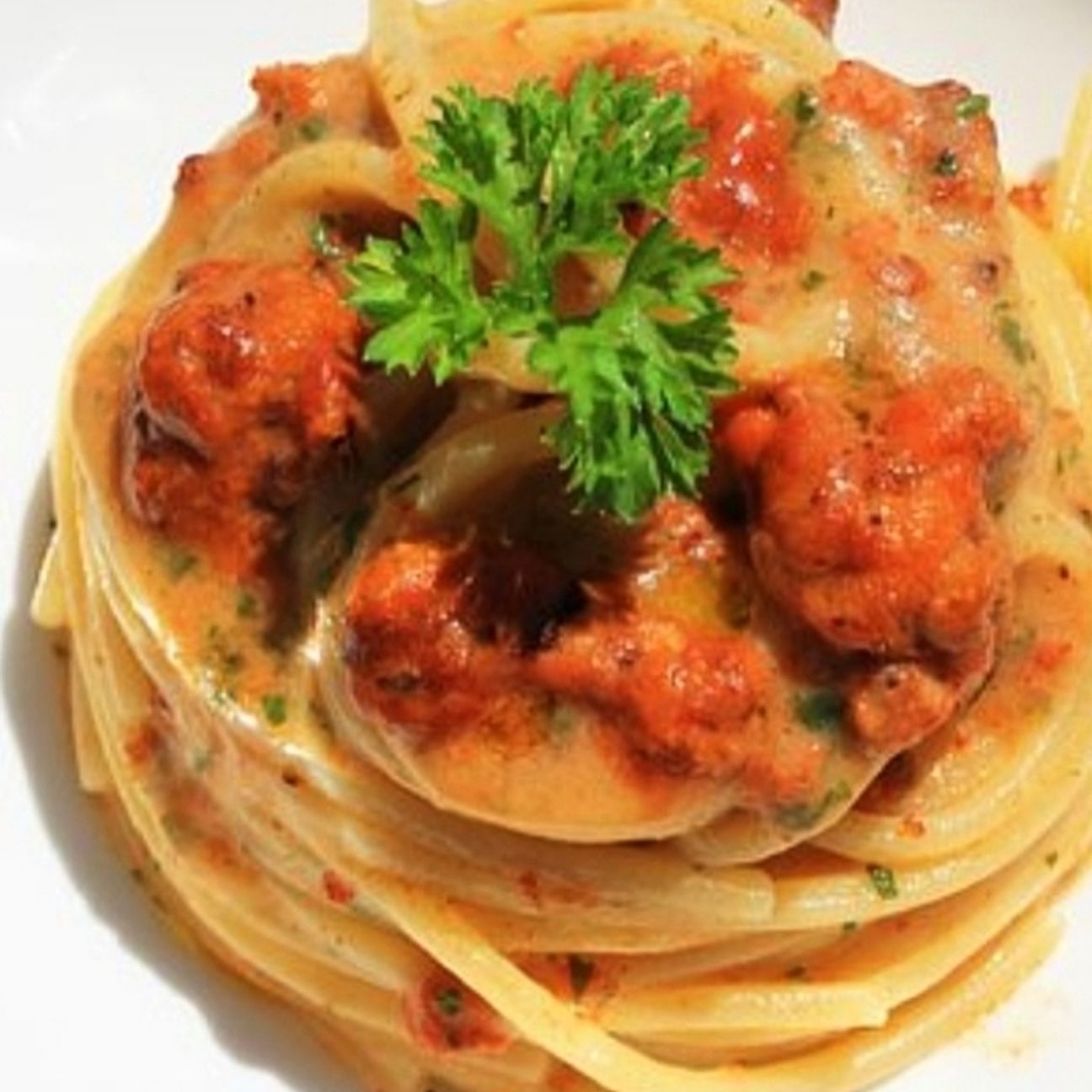 Spaghetti polpa di riccio e bottarga di triglia