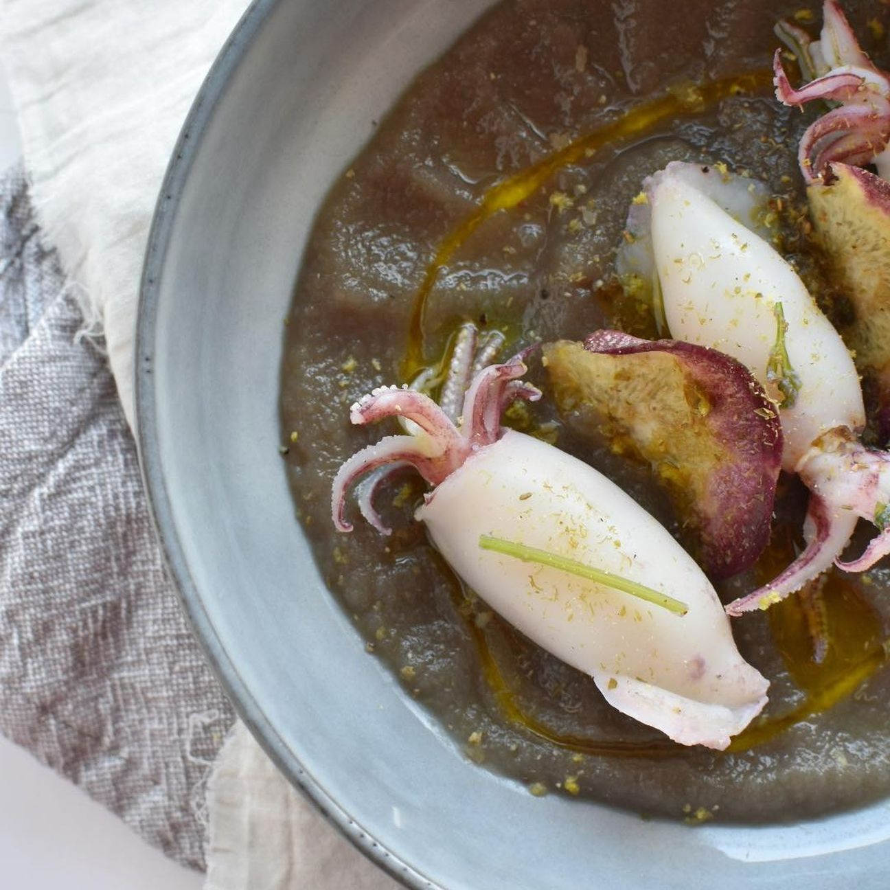 TOTANI LIMONE E CAPPERI SU CREMA DI CAROTE VIOLA