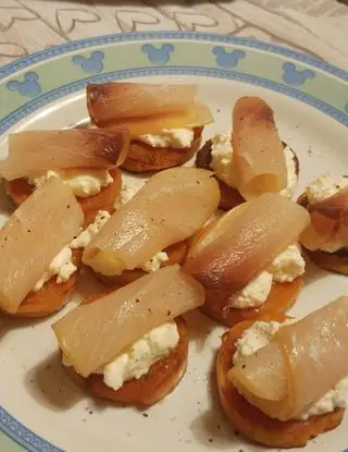 Ricetta "Crostini" di patate dolci con spada affumicato e robiola di in_cucina_con_alessio