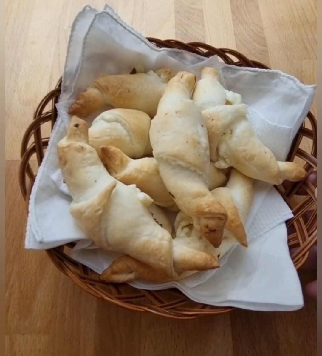 CORNETTI AL SALMONE IN PASTA SFOGLIA