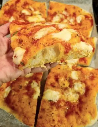 Ricetta PIZZA IN TEGLIA CON MOZZARELLA SANTA LUCIA di SPIZZICHIAMO