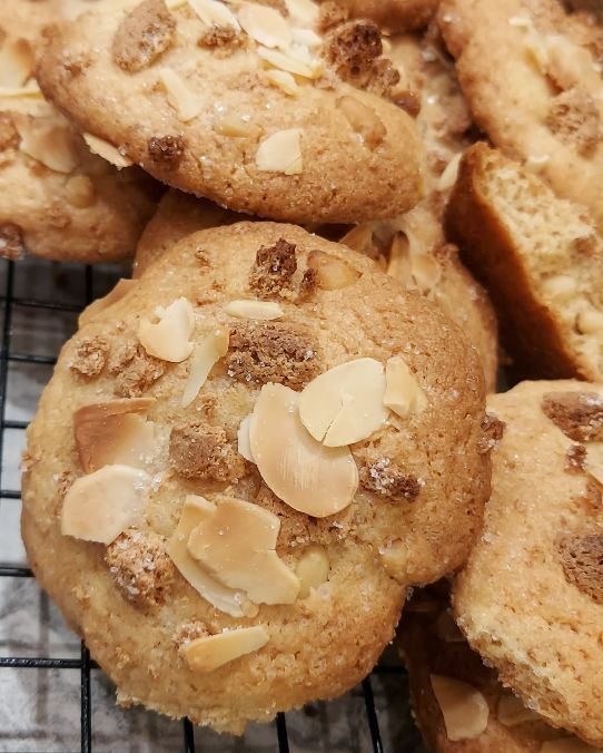 Biscotti amaretti e pinoli