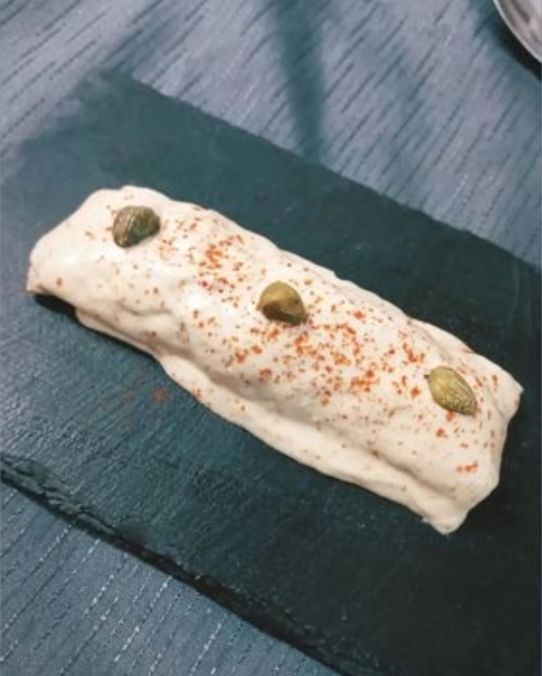 Cannolo di manzo tonnato e capperi.